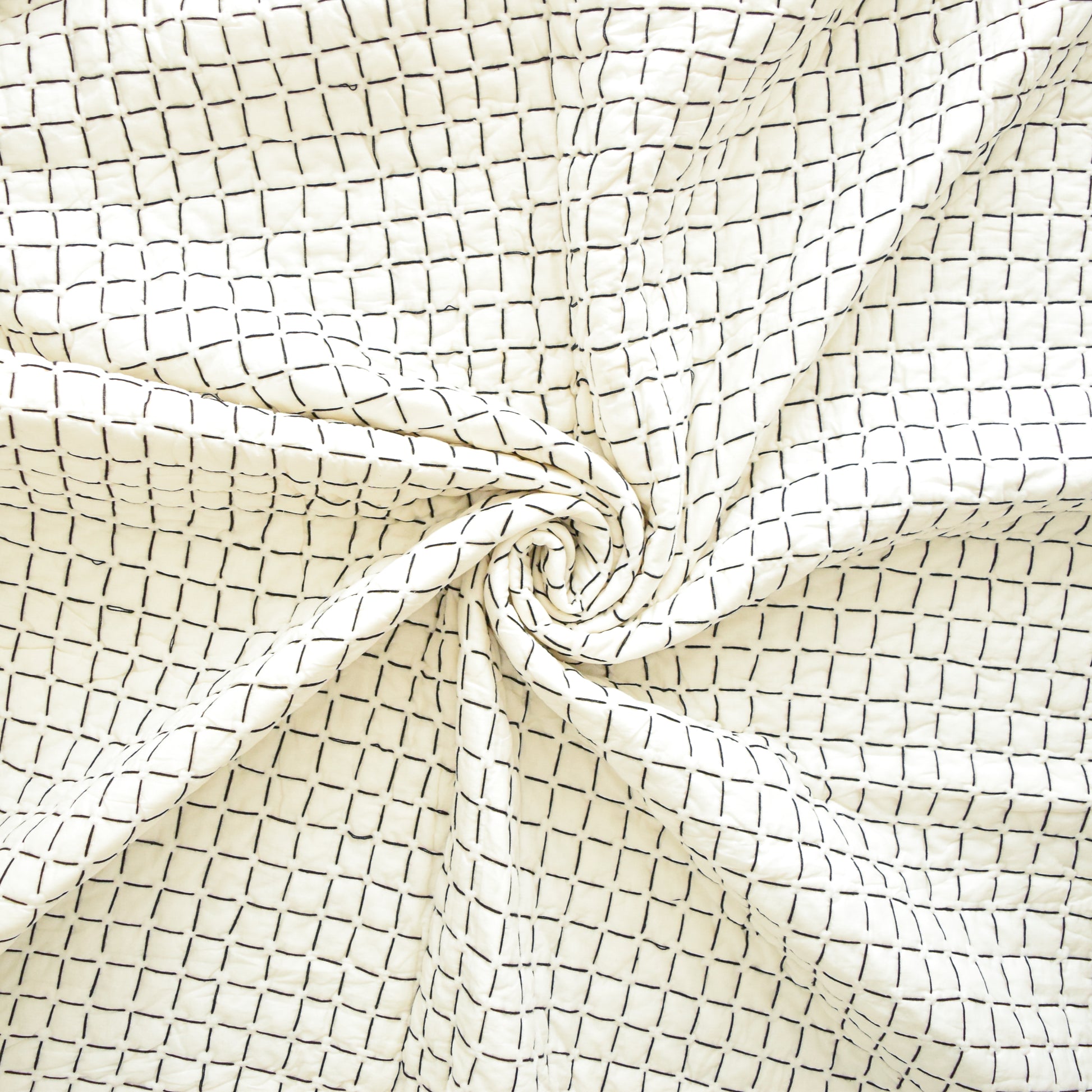Black and White Checkered Premium Quilt Set 01