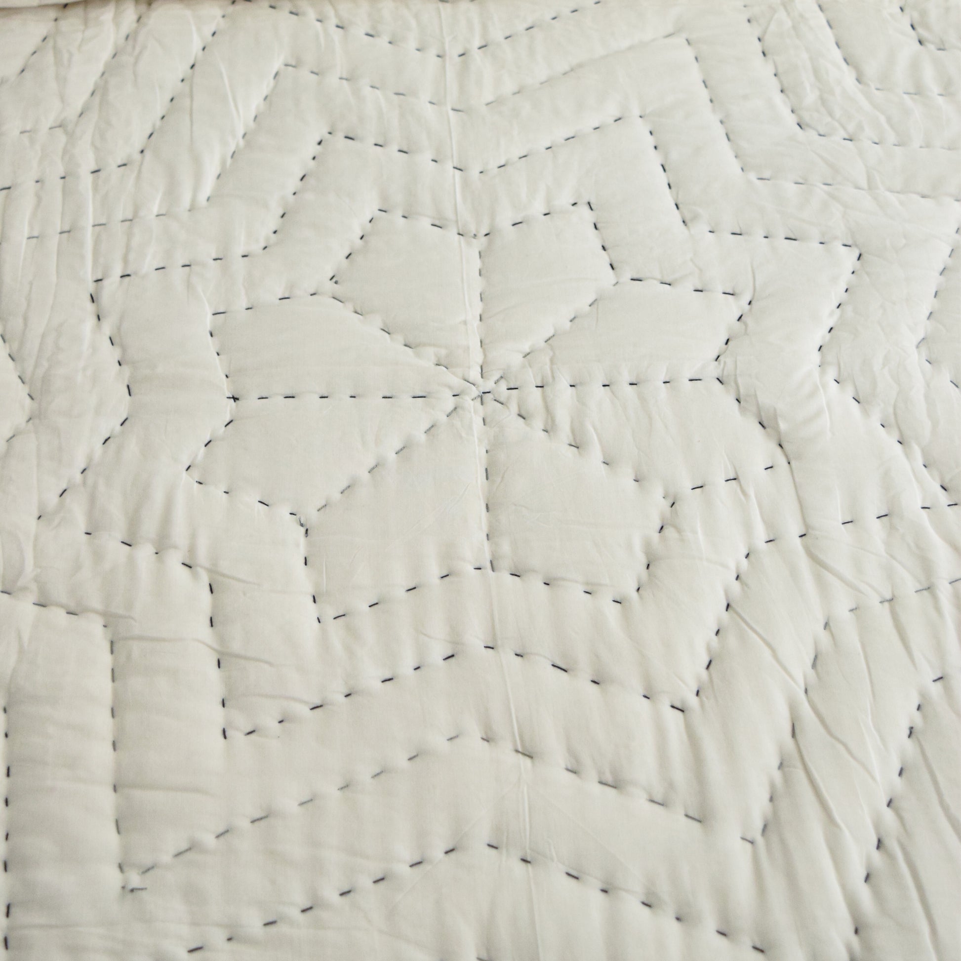 Black and White Threaded Hand-stitched Premium Quilt Set 04