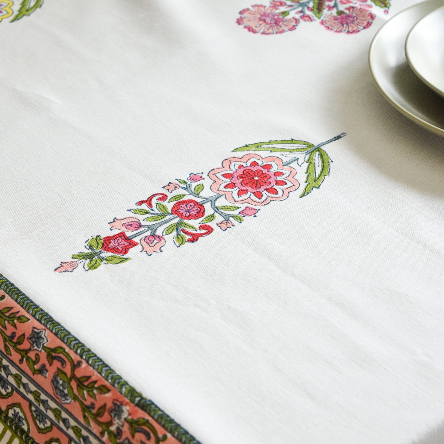 Multi-floral poppy tablecloth