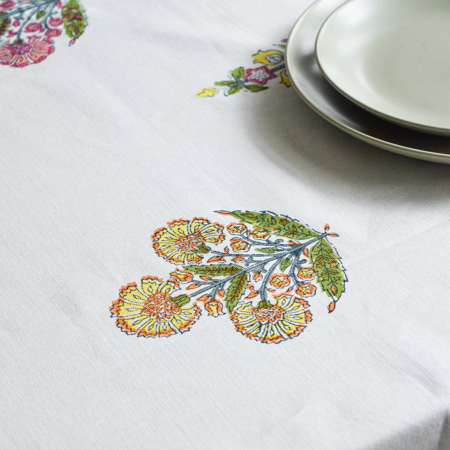 Multi-floral poppy tablecloth