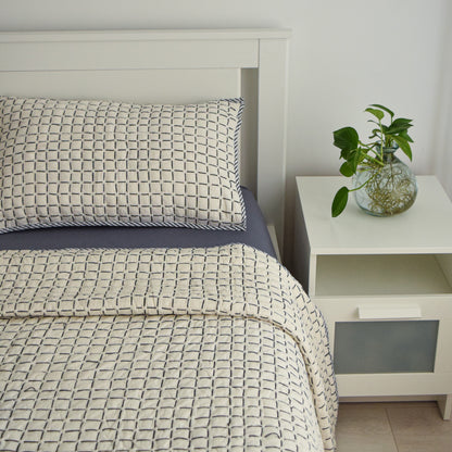 Black and White Checkered Premium Quilt Set