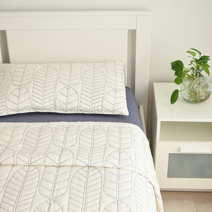 Black and White Feather Patterned Premium Embroidered Quilt Set