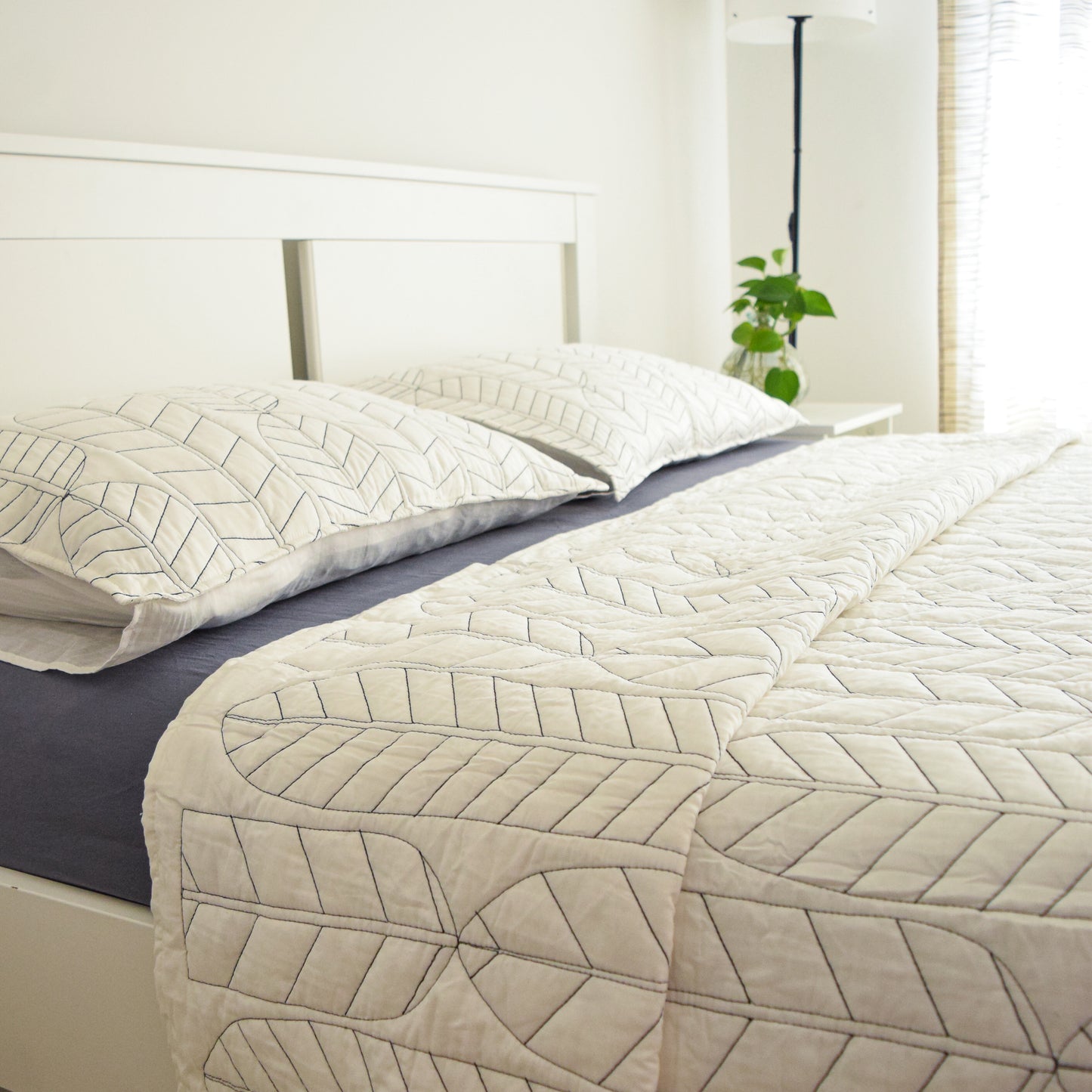Black and White Feather Patterned Premium Embroidered Quilt Set