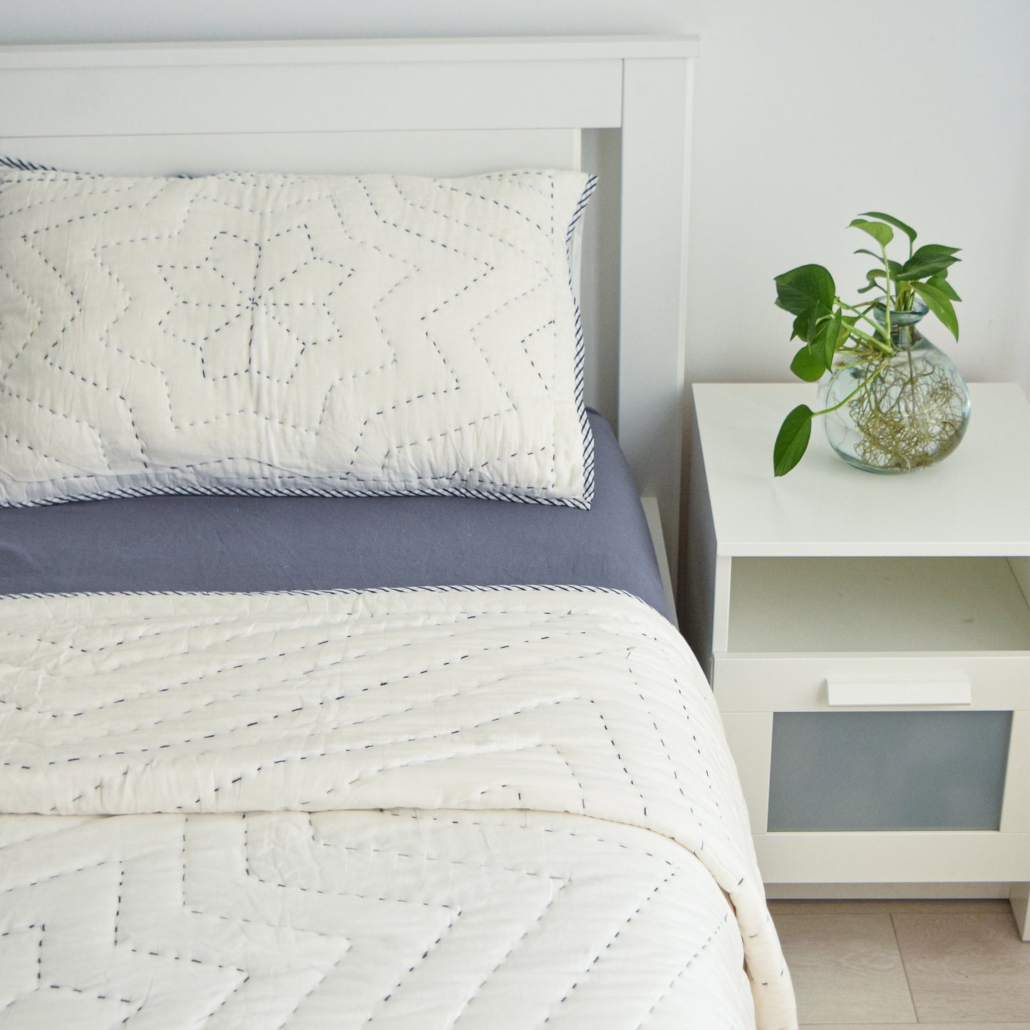 Black and White Threaded Hand-stitched Premium Quilt Set