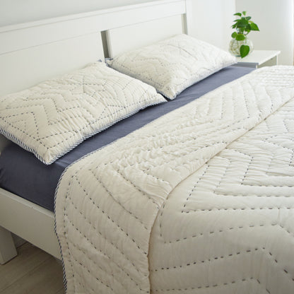 Black and White Threaded Hand-stitched Premium Quilt Set