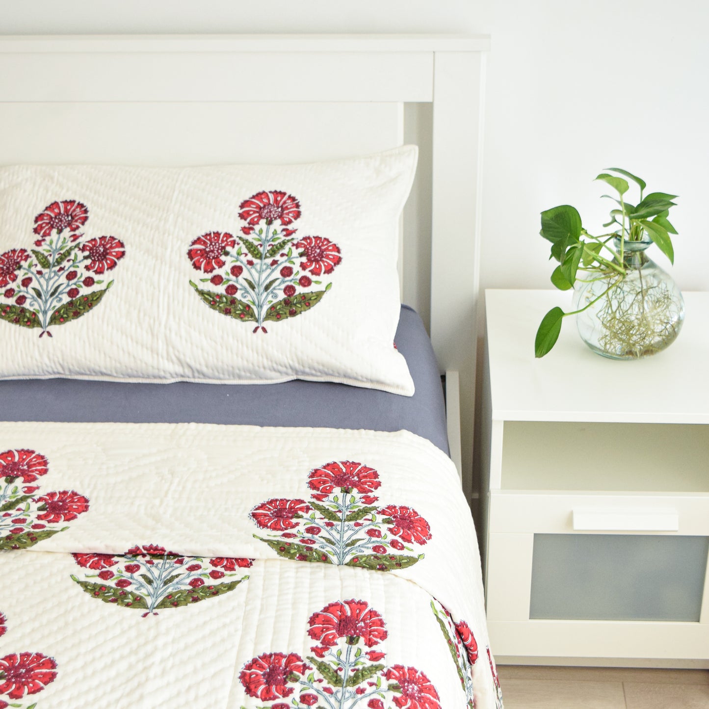 Red Poppy-Themed Premium Quilt Set