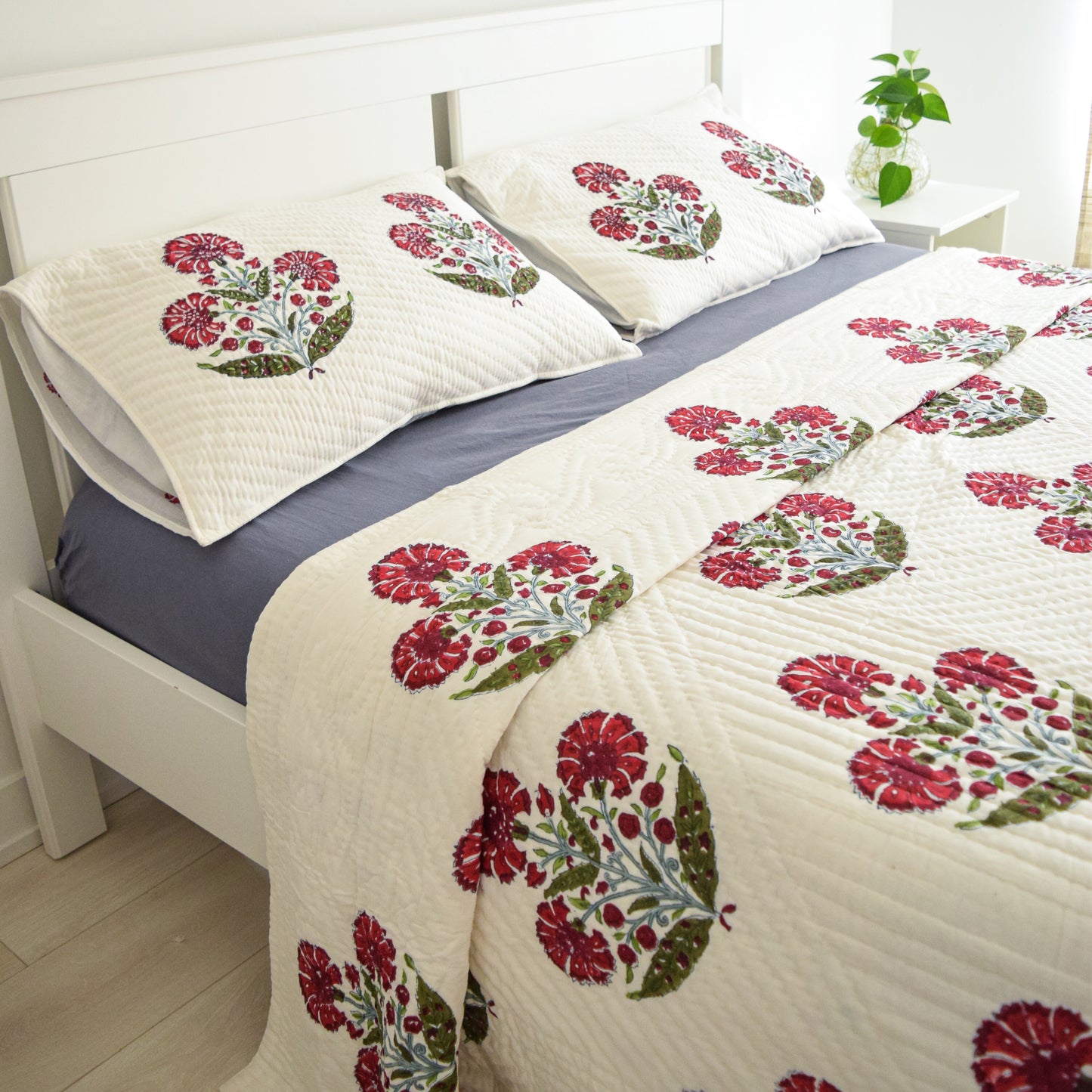 Red Poppy-Themed Premium Quilt Set