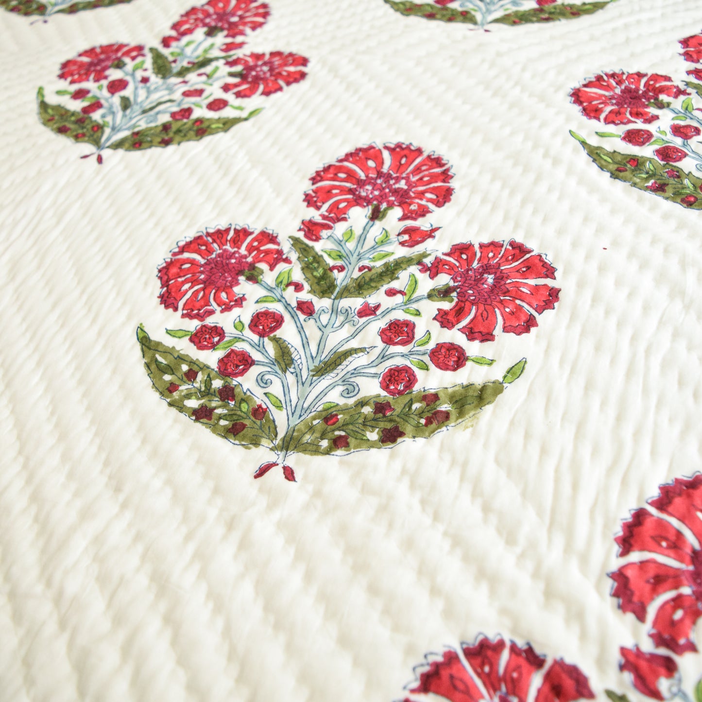 Red Poppy-Themed Premium Quilt Set