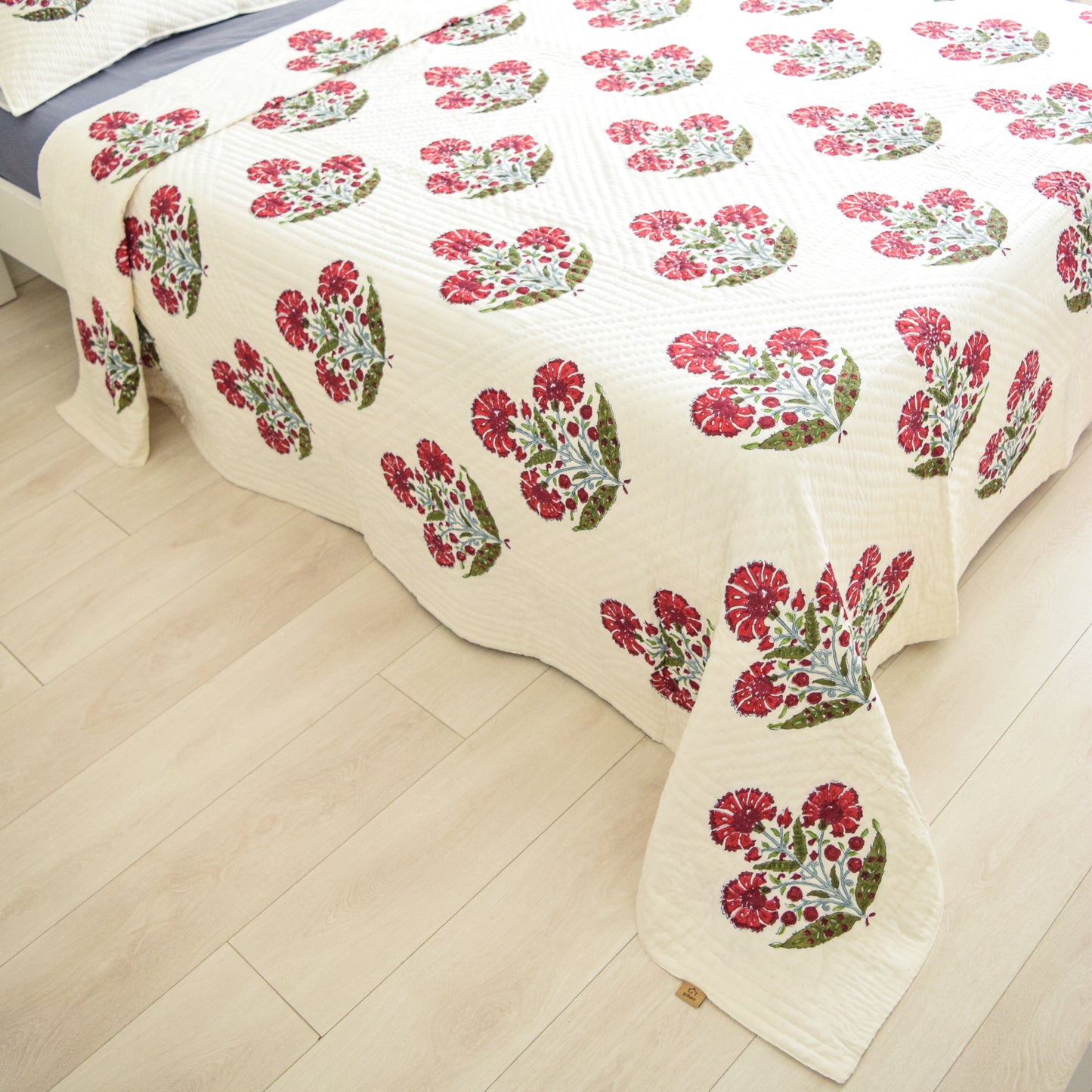 Red Poppy-Themed Premium Quilt Set