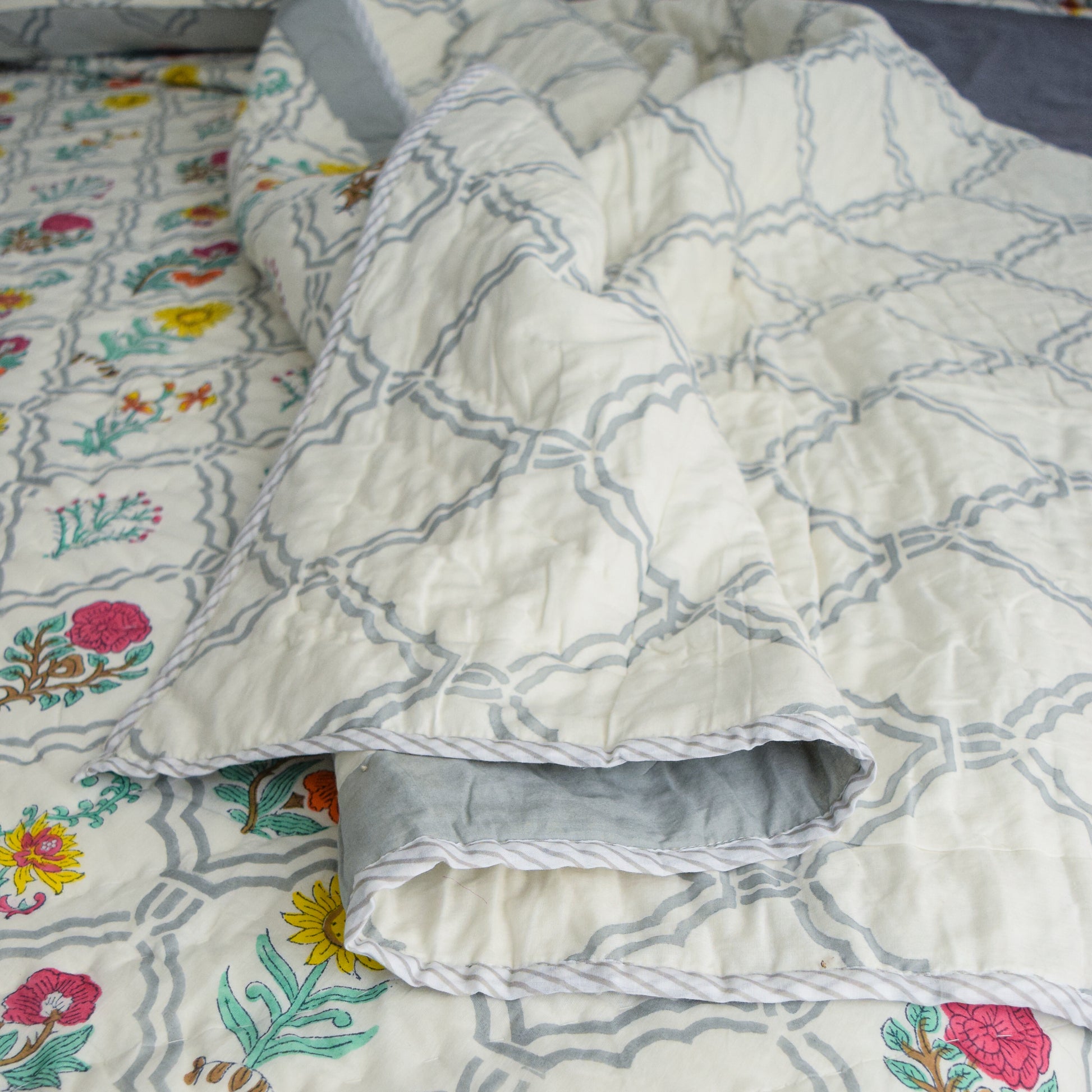 Floral Motif Premium Quilt Set 04