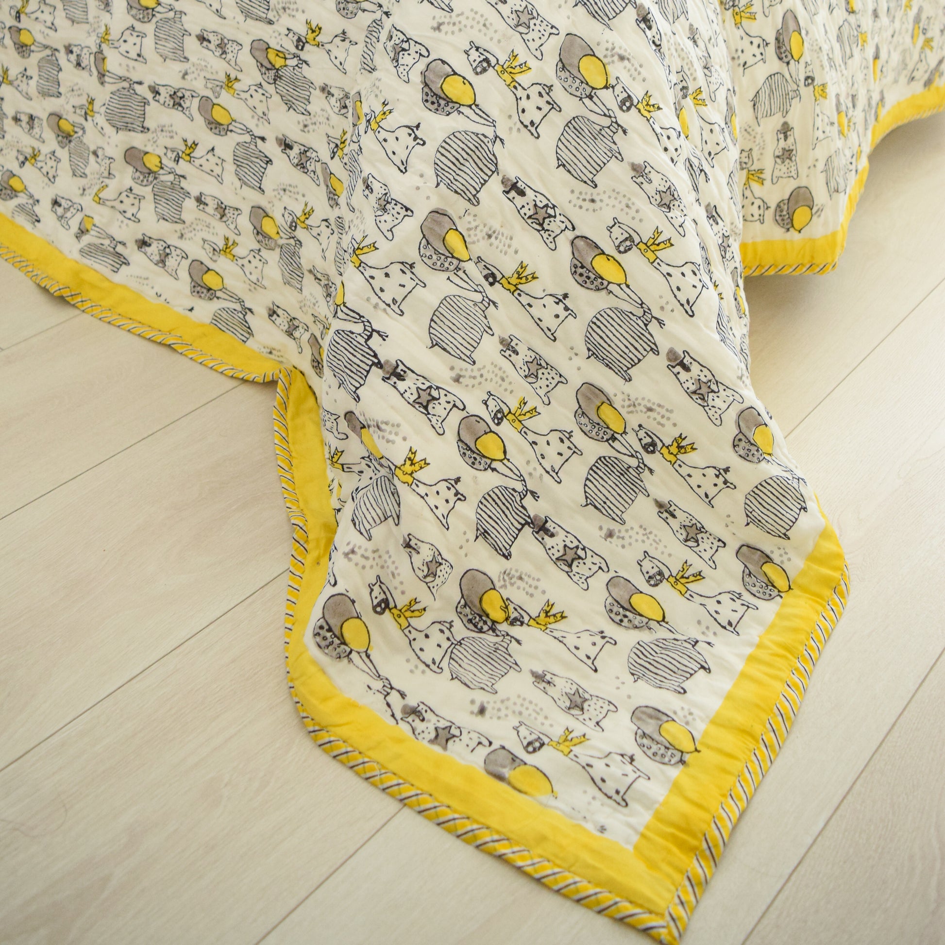 Kids' Animal Party Quilt – Yellow & Grey 04